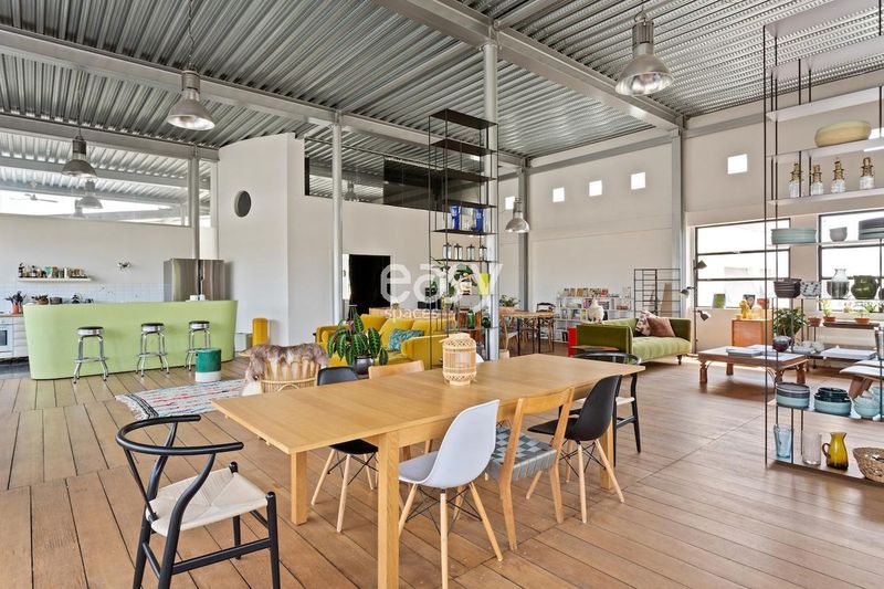 old Paris factory converted into a large and spacious location ideal for professional photo shoots and creative projects